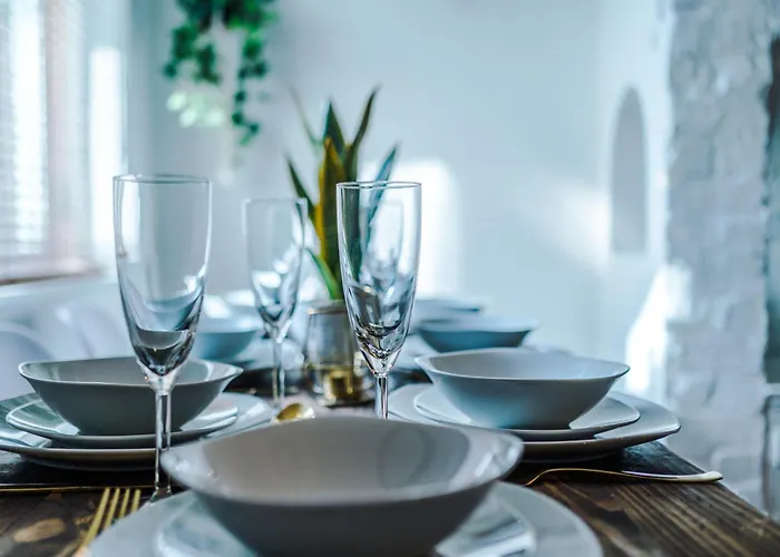 Spacious 4br With 3 Baths, Prázdninový dům Manchester