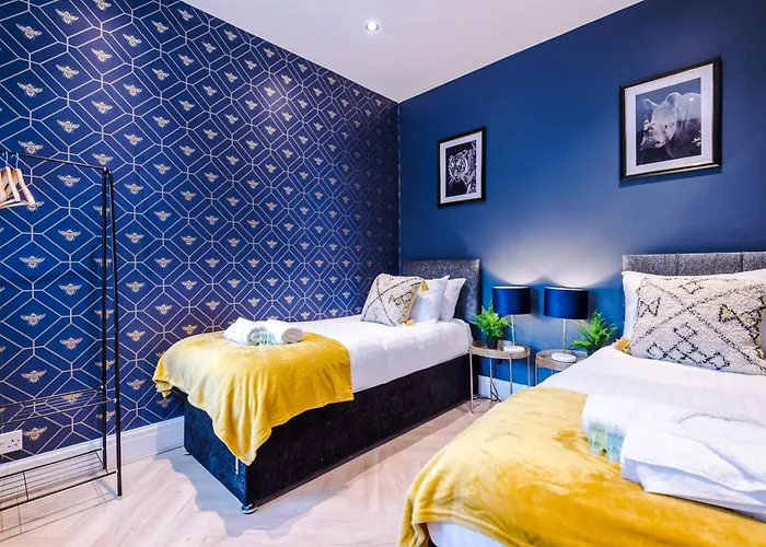 Stunning 5bed 3bath House, Parking,