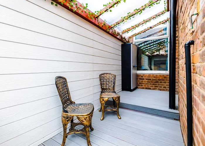 Stunning 5bed 3bath House, Parking, *