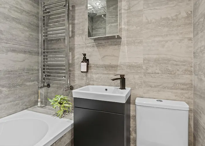 Cosy Stylish 5-bed 3-bath, With Free Wi-fi, Garden And Parking Dom wakacyjny Manchester