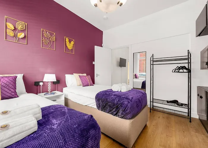 Bright And Cosy 3-bedroom Near - Free Parking - Sleeps 6 Dom wakacyjny *