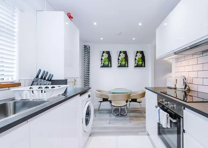 Dom wakacyjny Minutes To The Coop Live Arena & Etihad Stadium - Free Parking With Ev Charger Manchester