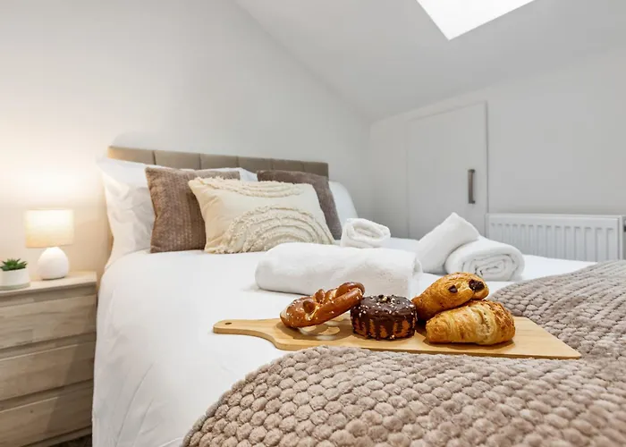 Cosy Stylish 5-bed 3-bath, With Free Wi-fi, Garden And Parking * Manchester