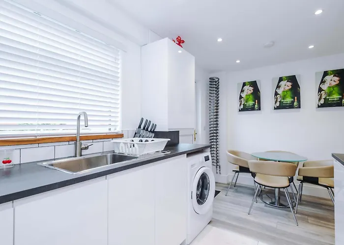 Minutes To The Coop Live Arena & Etihad Stadium - Free Parking With Ev Charger Dom wakacyjny