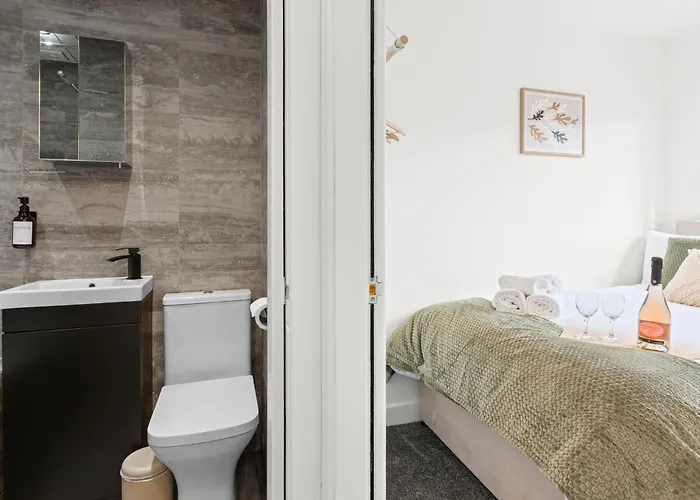 Dom wakacyjny Cosy Stylish 5-bed 3-bath, With Free Wi-fi, Garden And Parking *