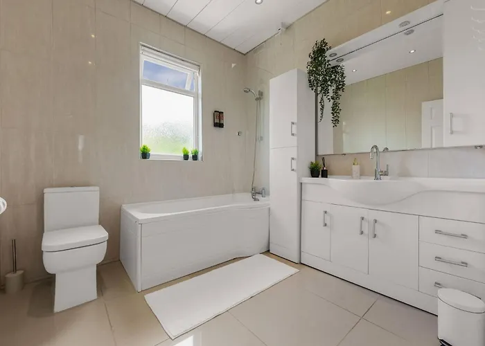 Bright And Cosy 3-bedroom Near - Free Parking - Sleeps 6 Dom wakacyjny