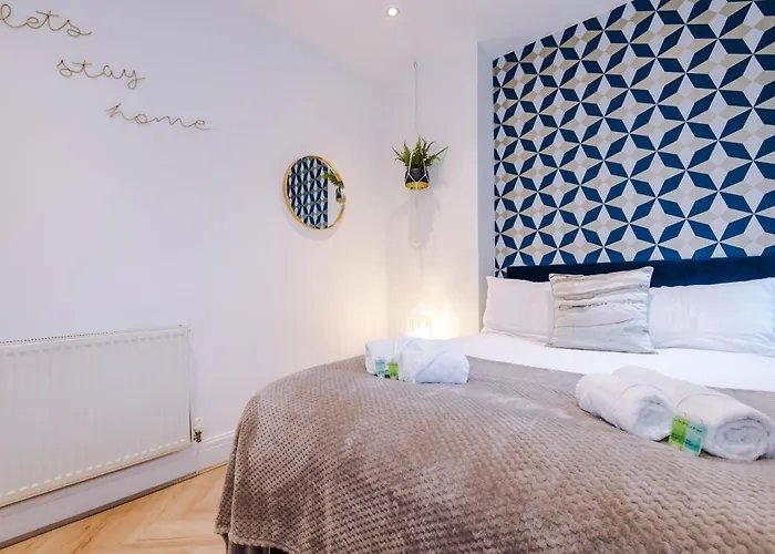 Stunning 5bed 3bath House, Parking, Dom wakacyjny *