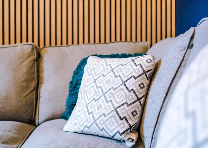 Stunning 5bed 3bath House, Parking, Dom wakacyjny *