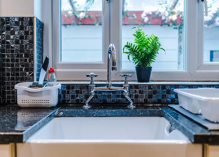 Stunning 5bed 3bath House, Parking, *