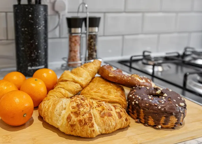 Cosy Stylish 5-bed 3-bath, With Free Wi-fi, Garden And Parking Манчестер