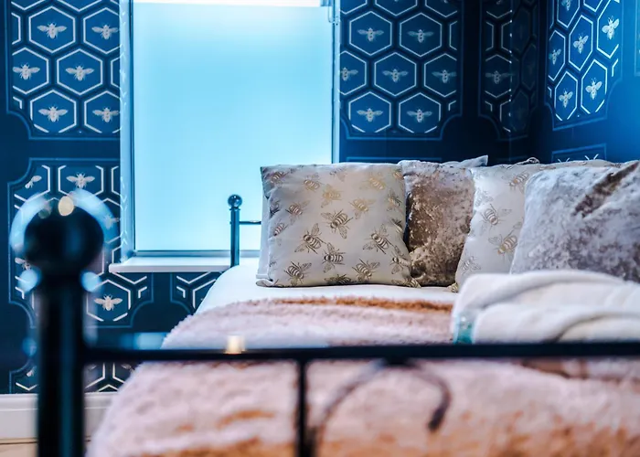 Stunning 5bed 3bath House, Parking, 펜션