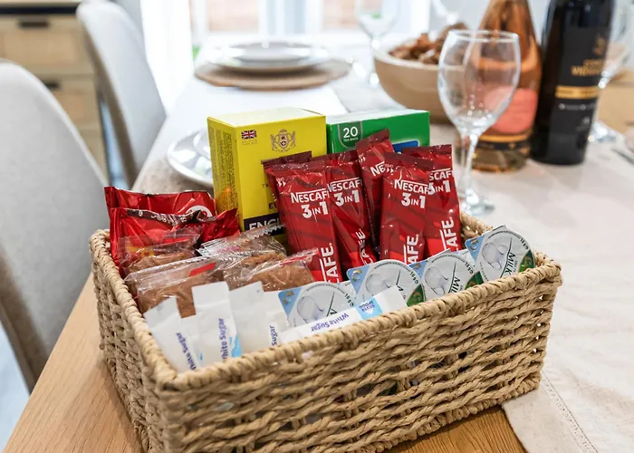 Cosy Stylish 5-bed 3-bath, With Free Wi-fi, Garden And Parking Дом отдыха