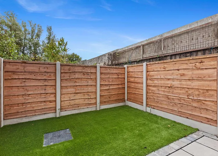 Dom wakacyjny Cosy Stylish 5-bed 3-bath, With Free Wi-fi, Garden And Parking *