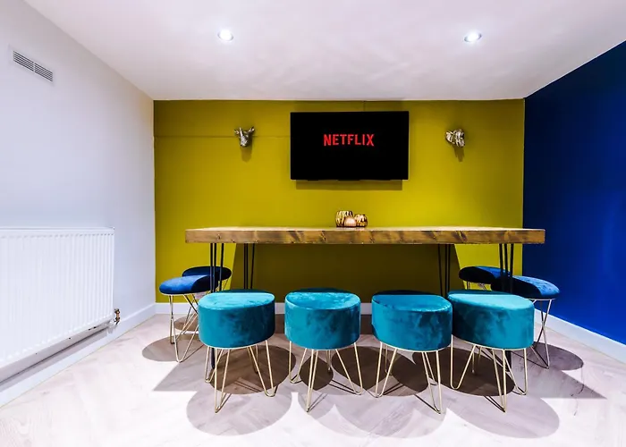 Stunning 5bed 3bath House, Parking,