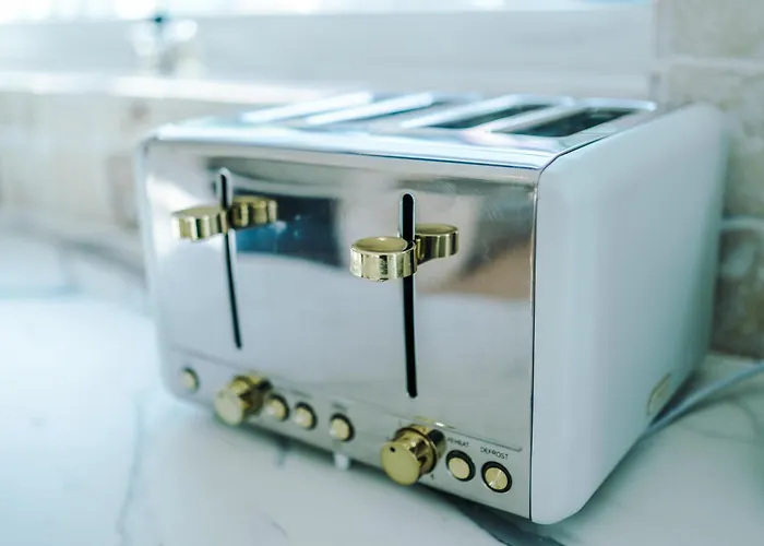 Spacious 4br With 3 Baths, 맨체스터