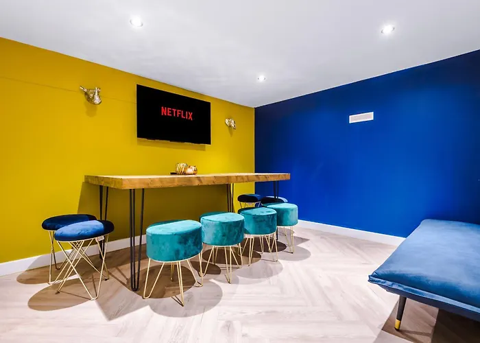 Stunning 5bed 3bath House, Parking, Dom wakacyjny Manchester