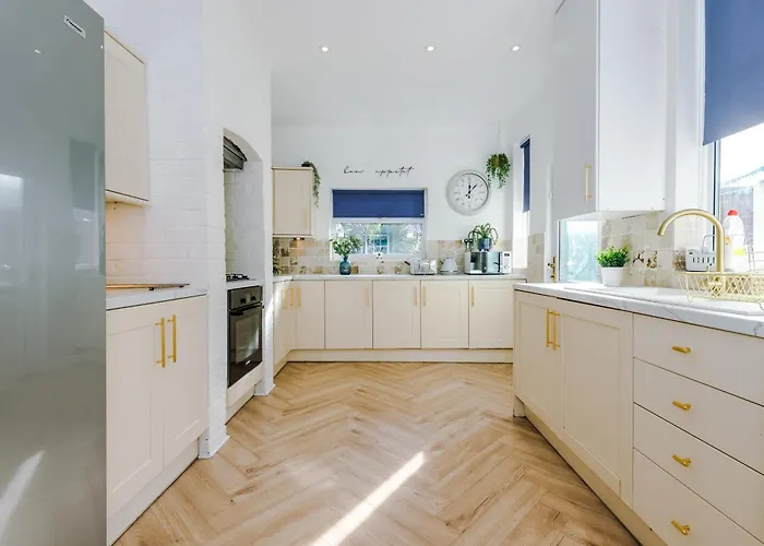 Spacious 4br With 3 Baths, Prázdninový dům