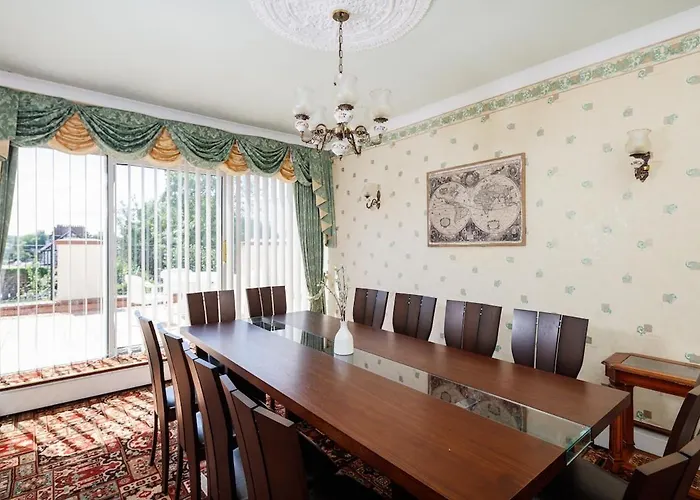 Beautiful 'mayfield' With Private Pool! بيت للعطل *