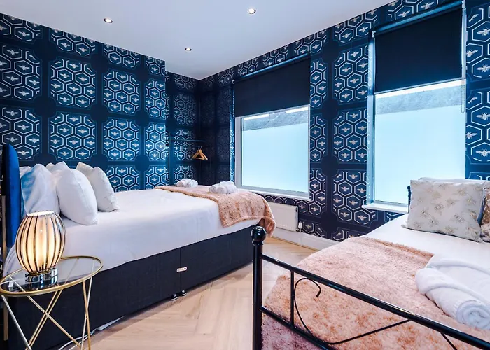 Stunning 5bed 3bath House, Parking, *