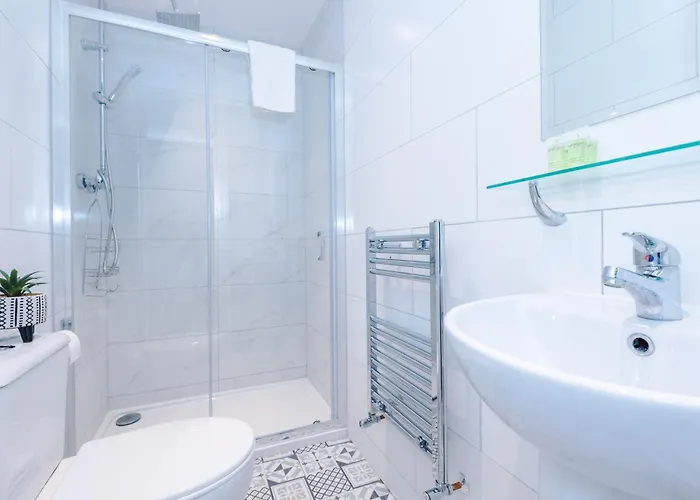 Dom wakacyjny Stunning 5bed 3bath House, Parking, Manchester