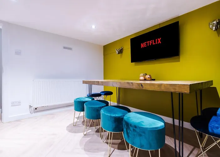 Stunning 5bed 3bath House, Parking, 맨체스터