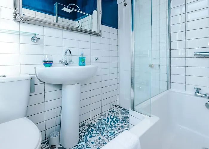 펜션 Spacious 4br With 3 Baths,