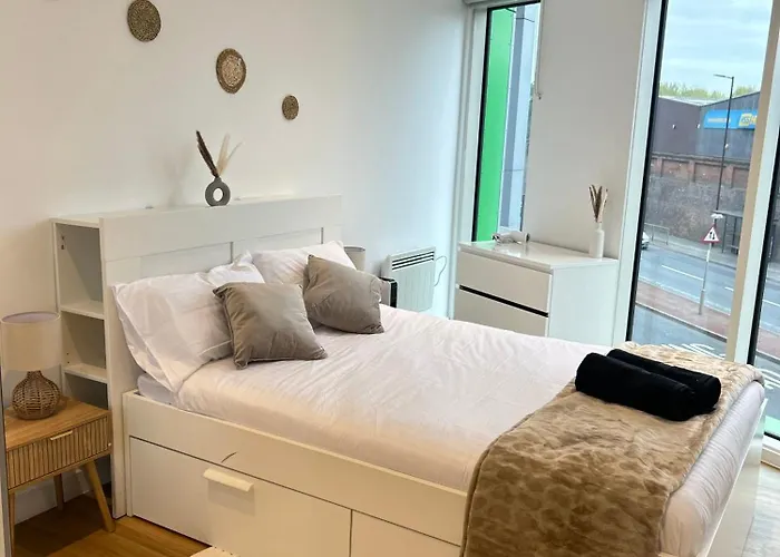 With - Terrace - Gym- Free Parking- Next To Man Stadium & Centre * Manchester