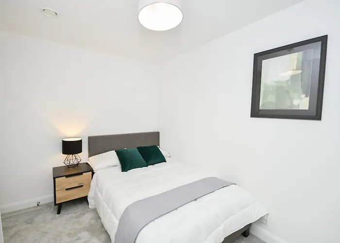 아파트 Modern 3br & 2ba With Free Parking, M4