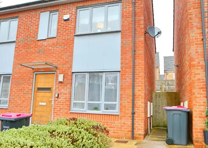 Modern 2 Bed House Close To Appartement *