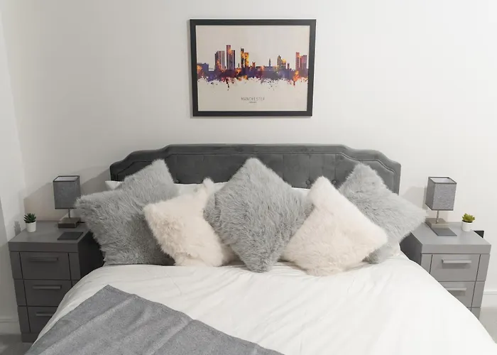 2 Bed Apartment, In The Heart Of Centre! 7 Mins Walk From Piccadilly Station! Appartamento