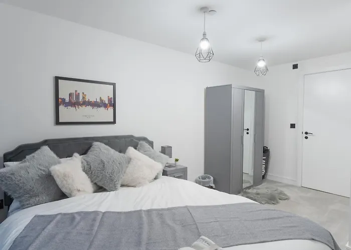 2 Bed Apartment, In The Heart Of Centre! 7 Mins Walk From Piccadilly Station!
