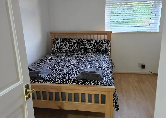 Stylish To Rent 100m From The Etihad And Coop Live Apartament