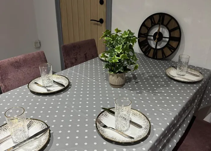 3, Centrally Located Near Northern Quarter