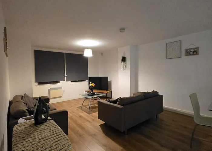 아파트 Spacious 2 Bedroom Centre