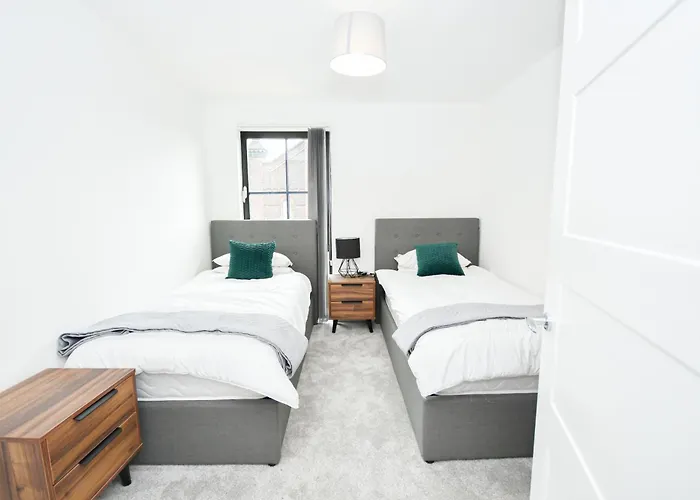 아파트 Modern 3br & 2ba With Free Parking, M4