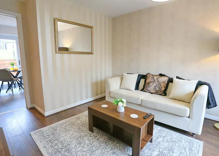 Modern 2 Bed House Close To Apartment Manchester