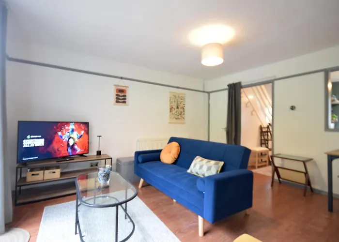 Stylish 1br Retreat With Garden And Rustic Kitchen Dom wakacyjny