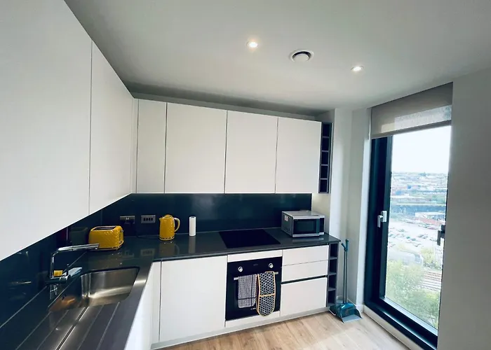 Sky View Centre Luxe - 2 Bedrooms Daire