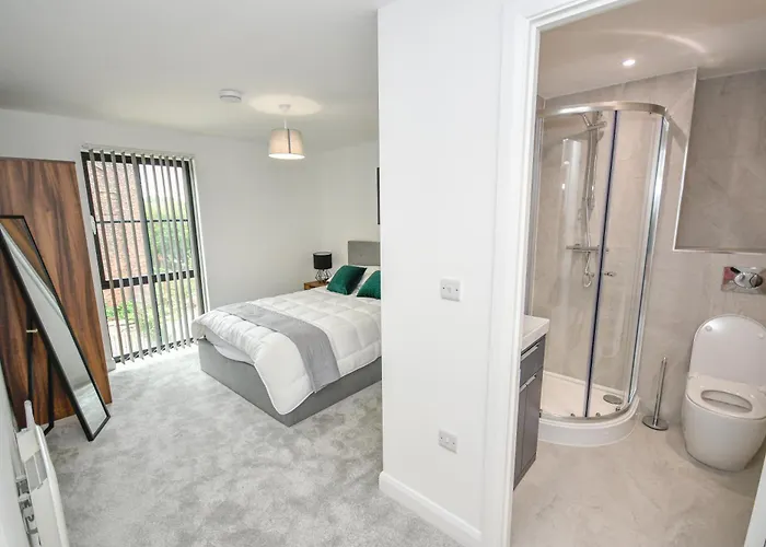 Modern 3br & 2ba With Free Parking, M4 아파트 *