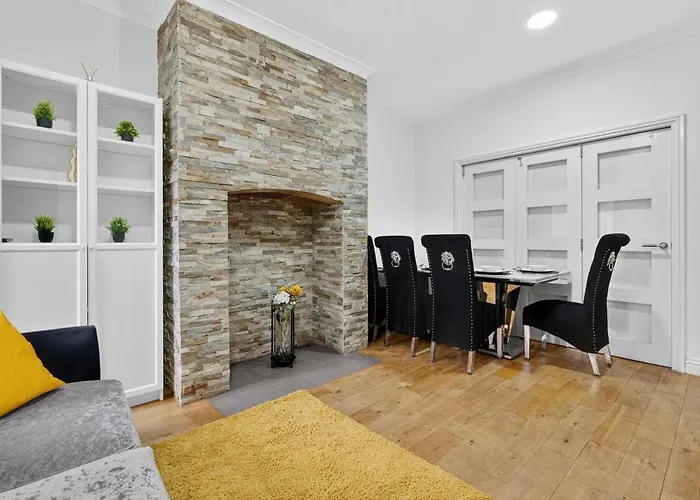 Four Bedroom House By Brookland Serviced Short Lets Salford With Free Wifi * Mánchester