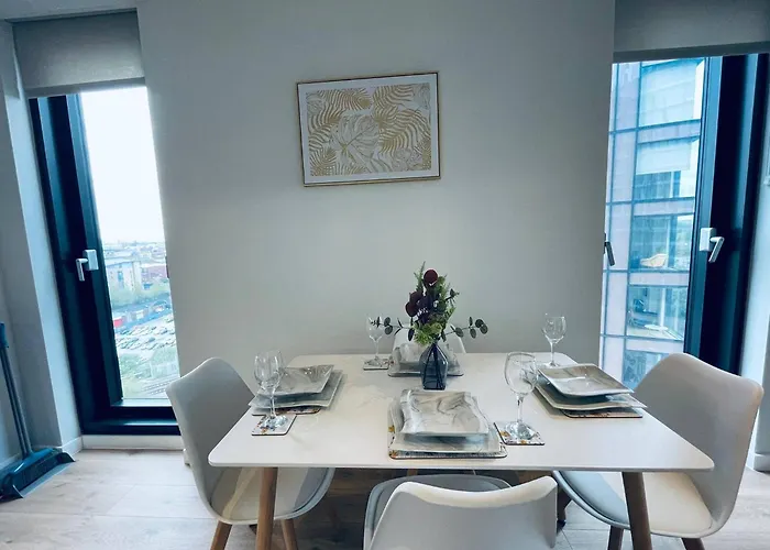 Sky View Centre Luxe - 2 Bedrooms * 맨체스터