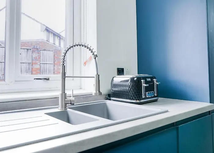 Modern 2br Flat - Parking - Sleeps 6 * Manchester