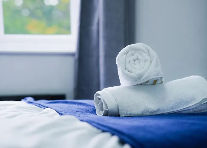 Modern 2br Flat - Parking - Sleeps 6 Daire *