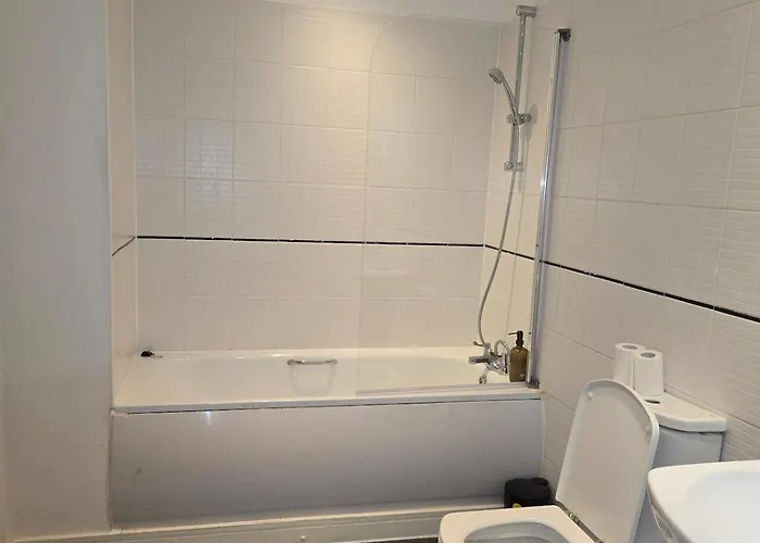 Spacious 2 Bedroom Centre Appartamento