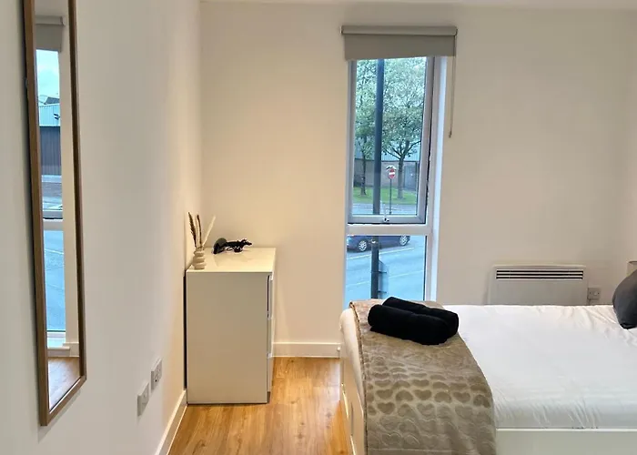 Apartmán With - Terrace - Gym- Free Parking- Next To Man Stadium & Centre