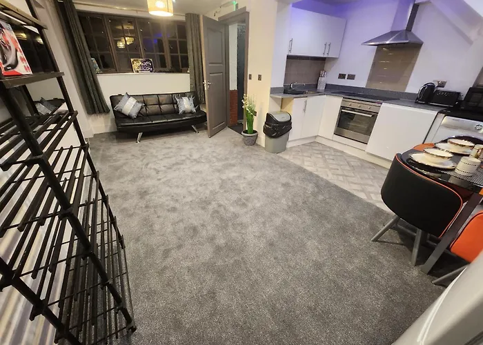 Charming Ground Floor Tudor Free Wifi