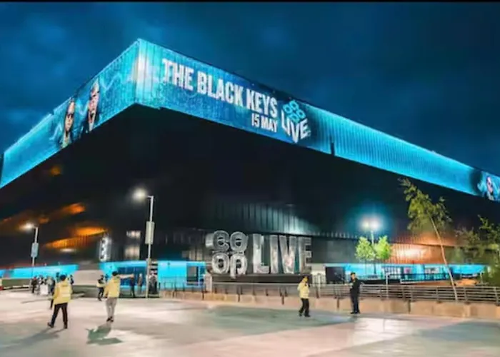 Stylish To Rent 100m From The Etihad And Coop Live