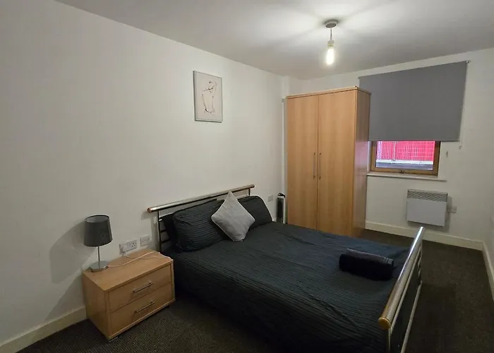Spacious 2 Bedroom Centre 아파트
