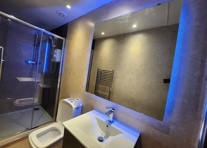 Charming Ground Floor Tudor Free Wifi شقة مانشستر