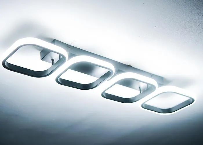 Modern 2Br City Flat Parking Sleeps 6 Apartment